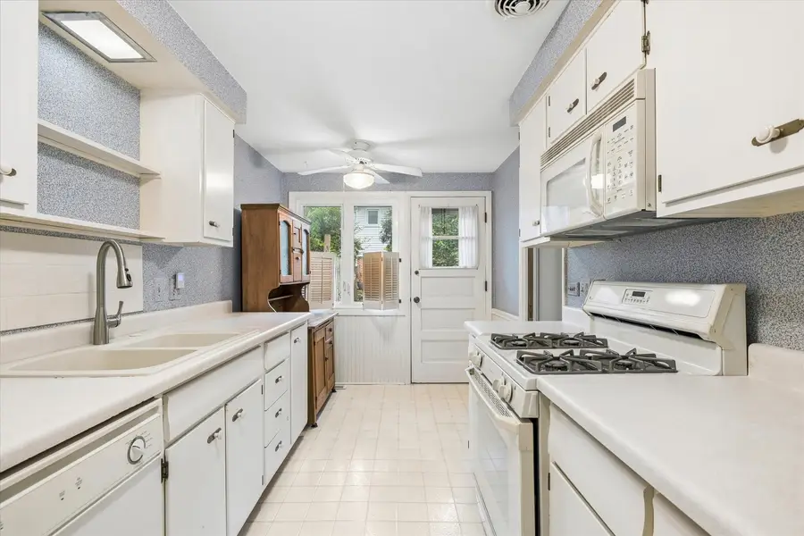 114 N Peartree Lane, Arlington Heights, IL 60004 - #3