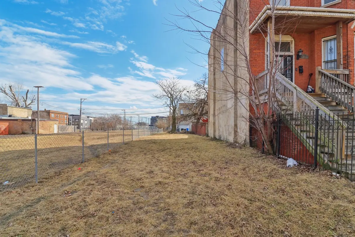 3913 S Prairie Avenue, Chicago, IL 60653 - #1
