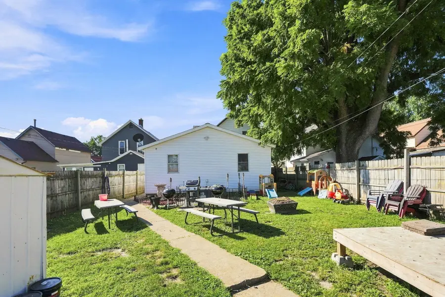 1828 W 6th Street, Davenport, IA 52802 - #3