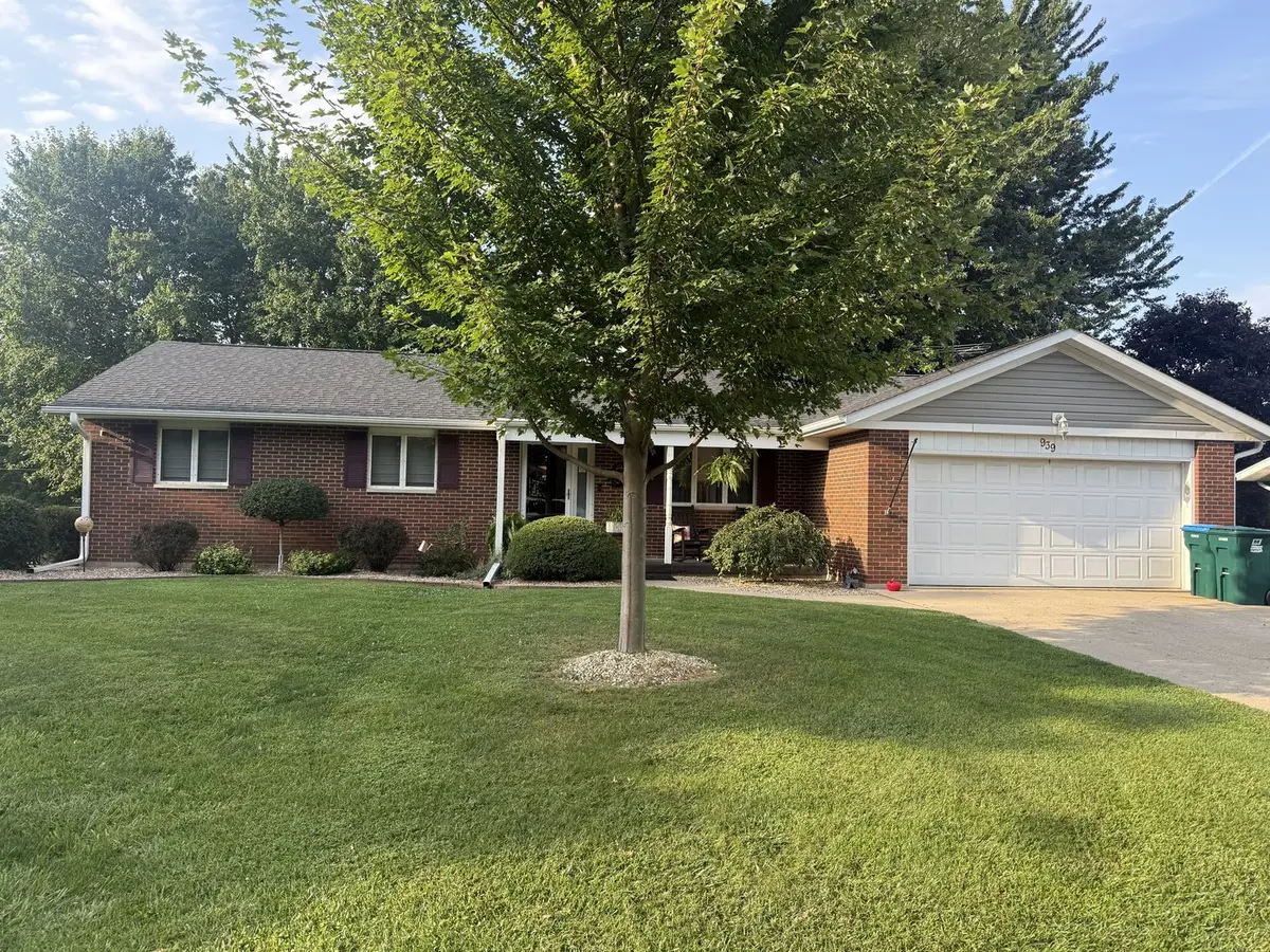 939 Stover Avenue, Milledgeville, IL 61051 - #1