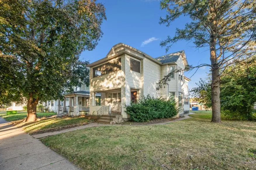 1423 Pershing Boulevard, Clinton, IA 52732 - #2