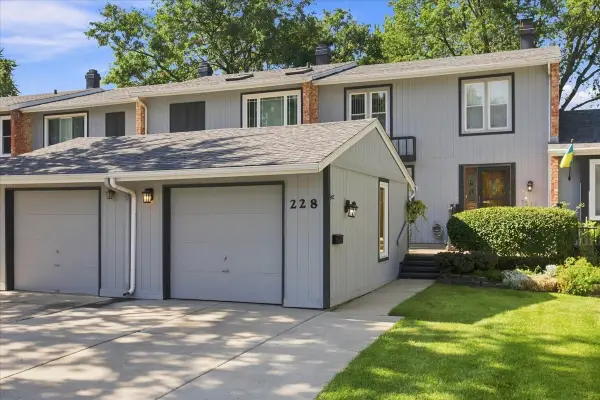 228 Willow Lane, Bloomingdale, IL 60108