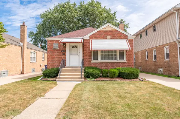 10221 S Trumbull Avenue, Evergreen Park, IL 60805
