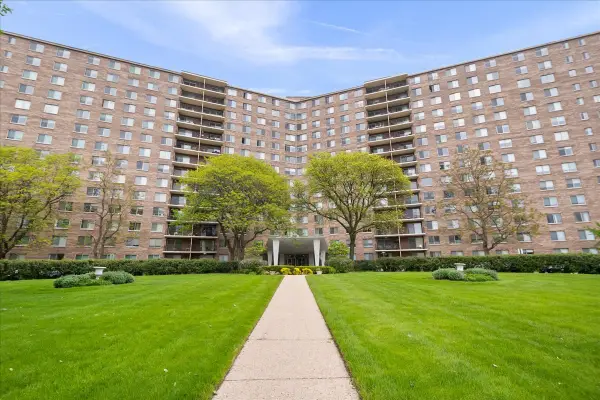 7141 N Kedzie Avenue #511, Chicago, IL 60645