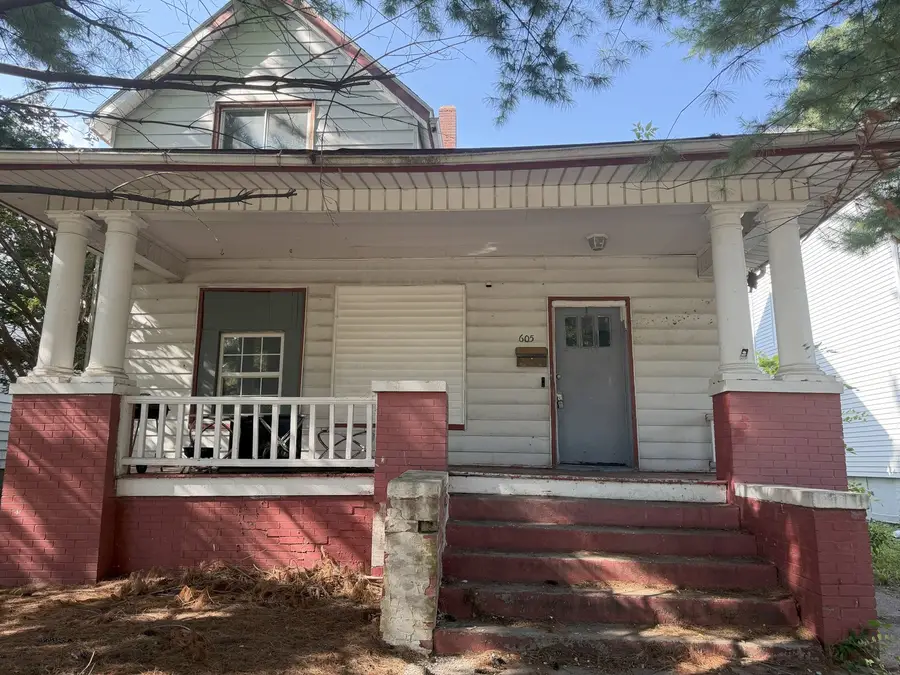 605 W Armstrong Avenue, Peoria, IL 61606 - #2