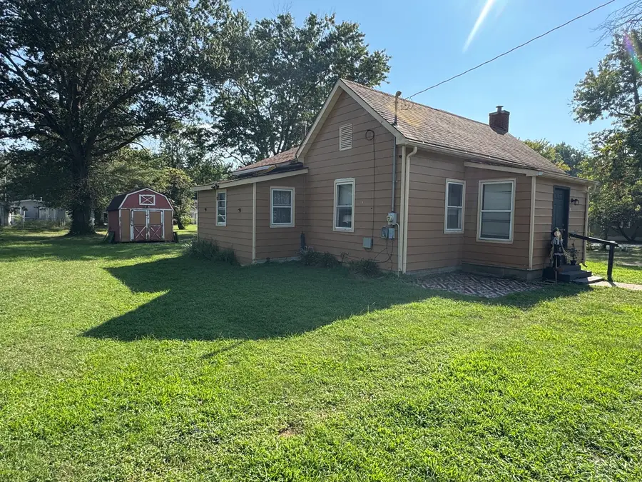 210 W Park Street W, Benton, IL 62812 - #2