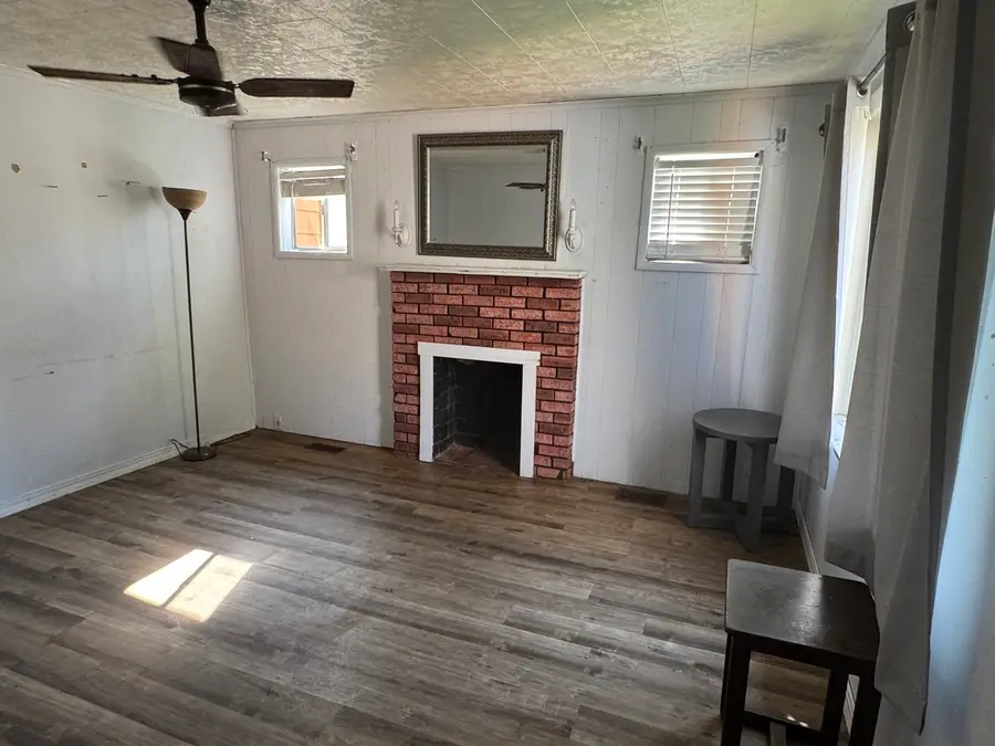 210 W Park Street W, Benton, IL 62812 - #3