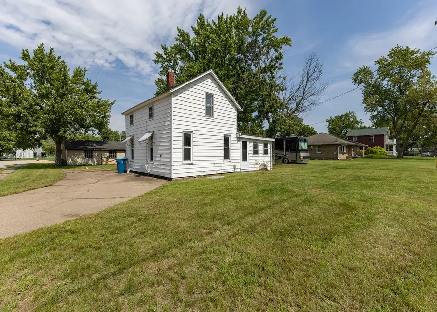 1216 4th Street, Camanche, IA 52730 - #3