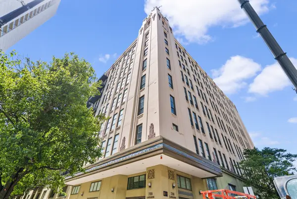 758 N Larrabee Street #305, Chicago, IL 60654