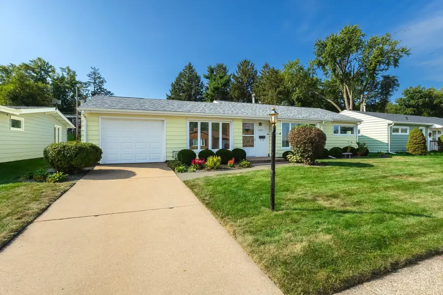 1727 W Garfield Street, Davenport, IA 52804 - #2