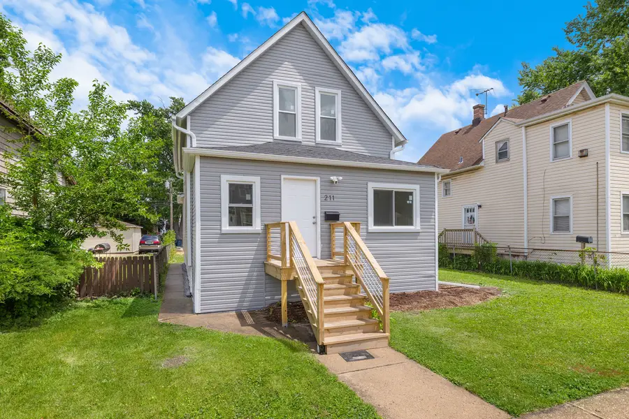 211 S 9th Avenue, Maywood, IL 60153 - #2
