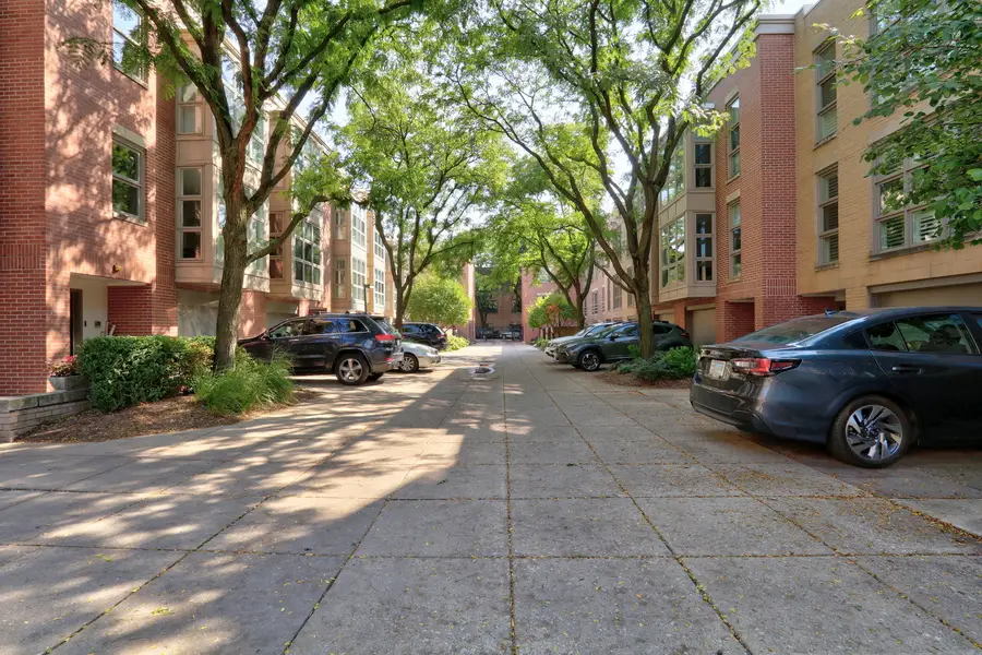 2331 N Wayne Avenue, Chicago, IL 60614 - #3