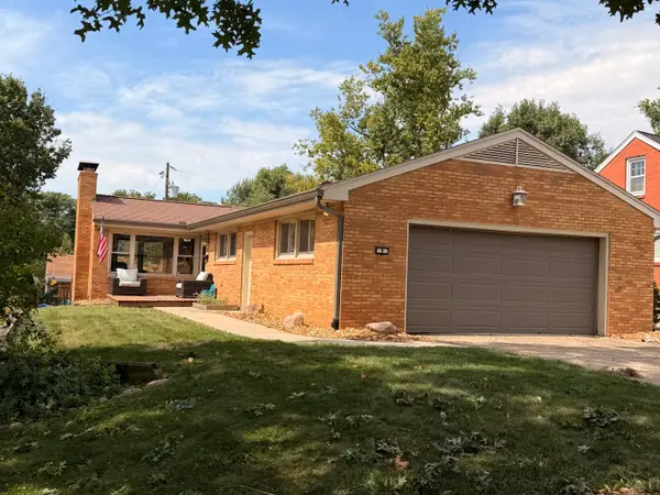 8 Briarwood Avenue, Bloomington, IL 61701