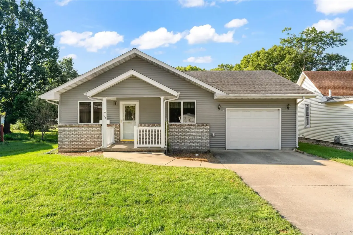 915 E Grant Street, Monticello, IL 61856 - #1