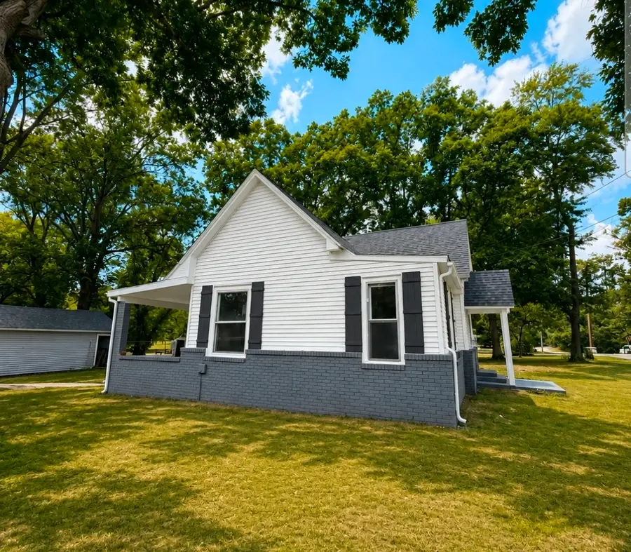 1025 N 7th Street, Mount Vernon, IL 62864 - #2