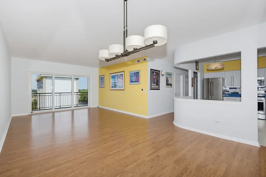 5555 N Cumberland Avenue #901, Chicago, IL 60656 - #2