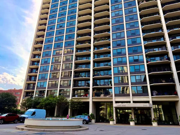 1560 N Sandburg Terrace #2110J, Chicago, IL 60610
