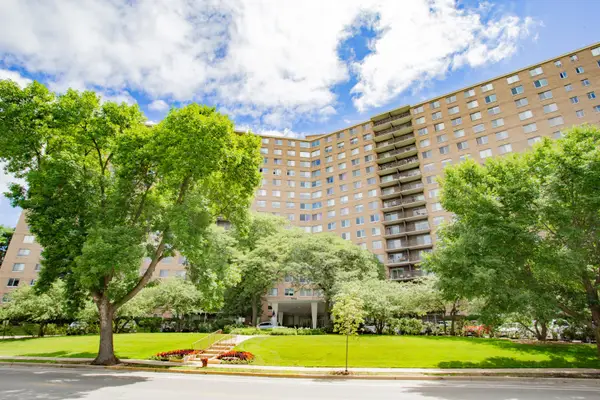 7033 N Kedzie Avenue #303, Chicago, IL 60645