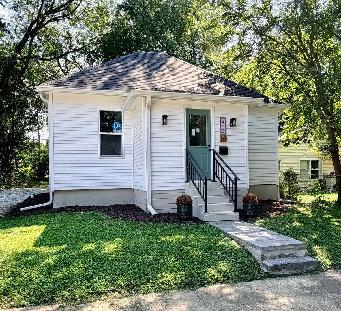 913 W Tremont Street, Champaign, IL 61821 - #1