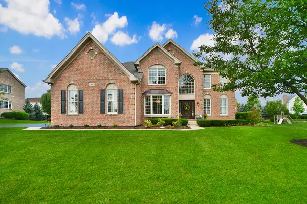 8 Prairie Landings Court, Hawthorn Woods, IL 60047