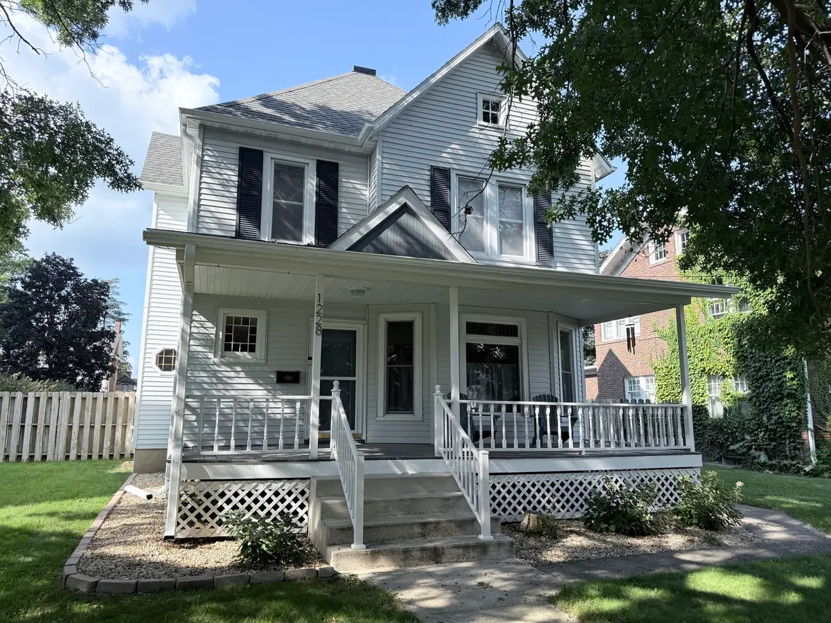 1228 W Lincoln Boulevard, Freeport, IL 61032 - #1