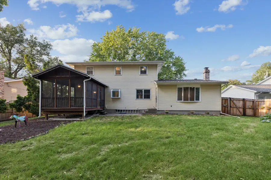 2423 E 32nd Street, Davenport, IA 52807 - #3