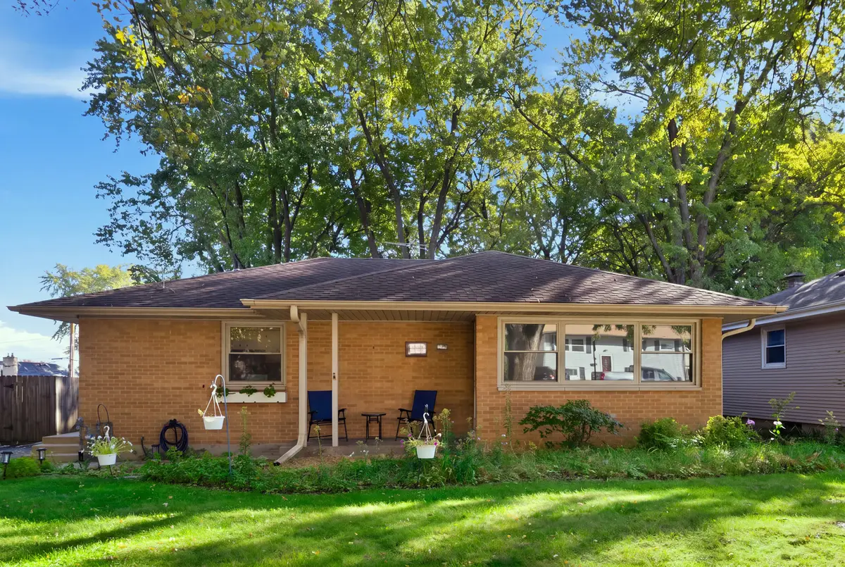 63 N Prairie Avenue, Mundelein, IL 60060 - #1