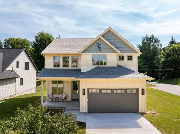 326 Dodge Street, Leclaire, IA 52753