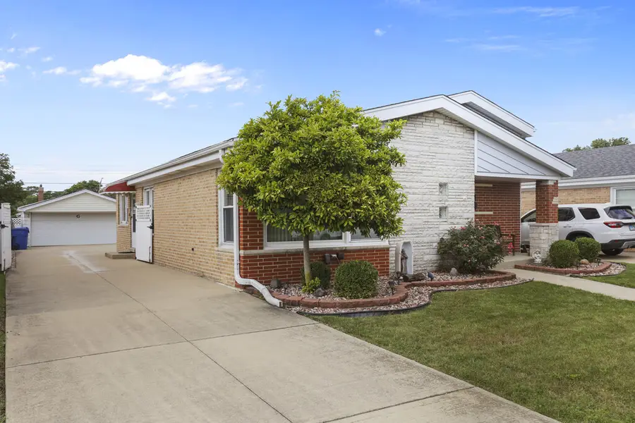 9232 Parkside Avenue, Oak Lawn, IL 60453 - #2