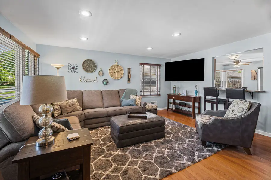 931 N Fernandez Avenue, Arlington Heights, IL 60004 - #3