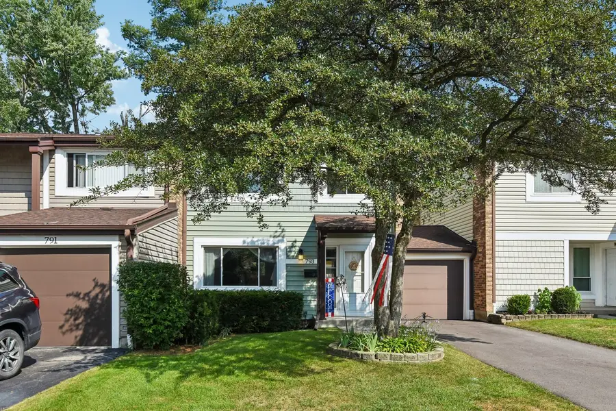 793 Lakeside Circle Drive, Wheeling, IL 60090 - #2