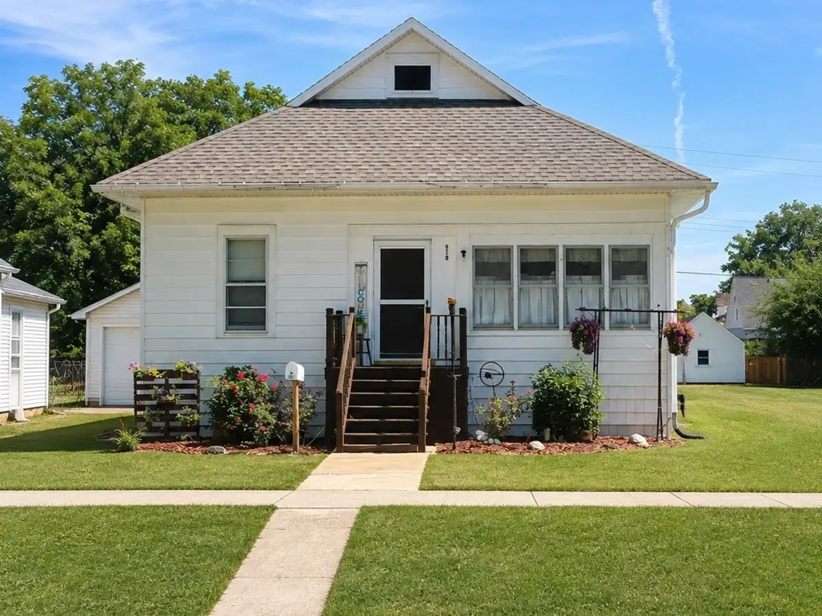 319 S Main Street, Gilman, IL 60938 - #1