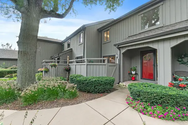 404 Shoreline Road #298, Lake Barrington, IL 60010