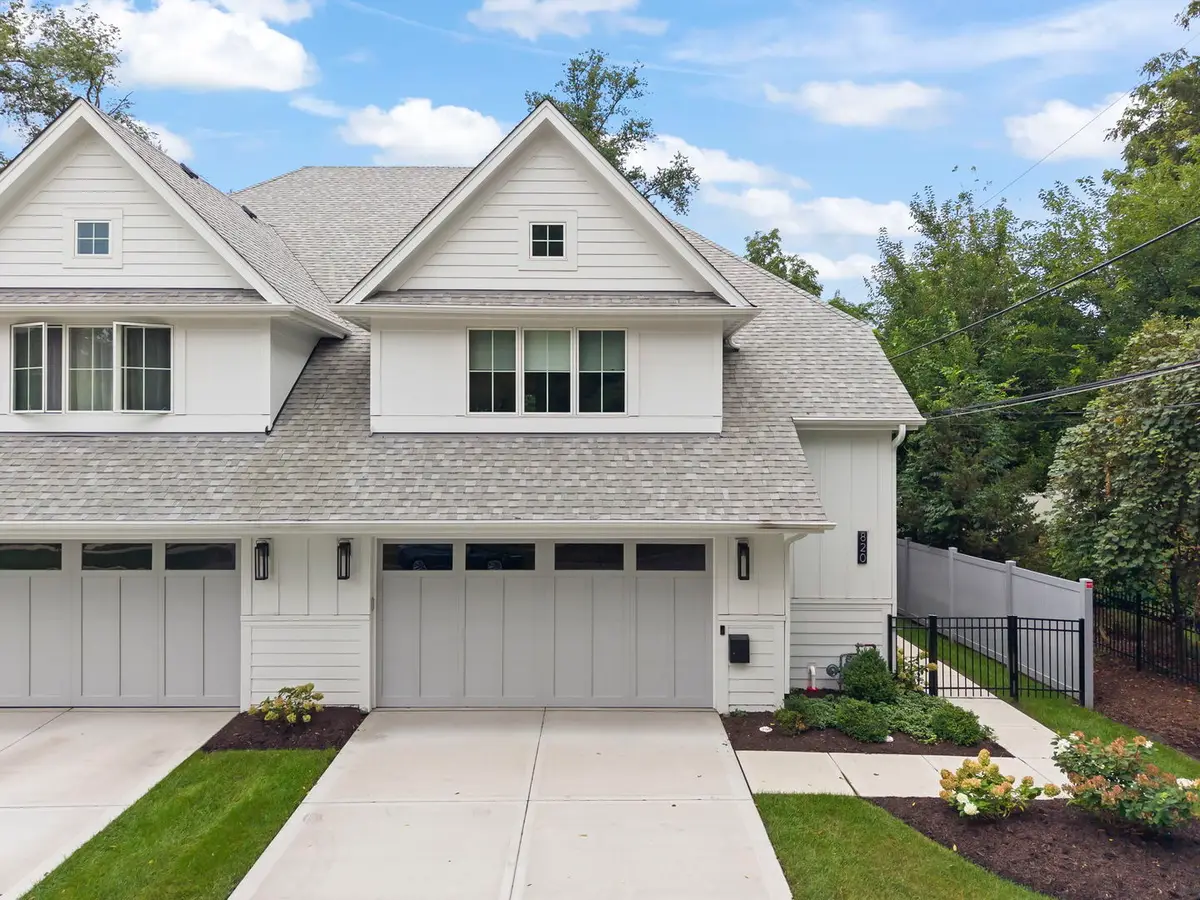 820 E Franklin Avenue, Naperville, IL 60540 - #1