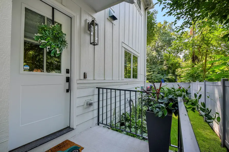 820 E Franklin Avenue, Naperville, IL 60540 - #2