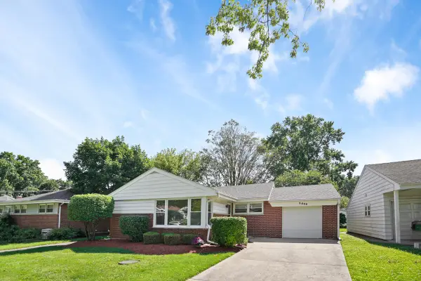 1419 W Saint James Place, Arlington Heights, IL 60005