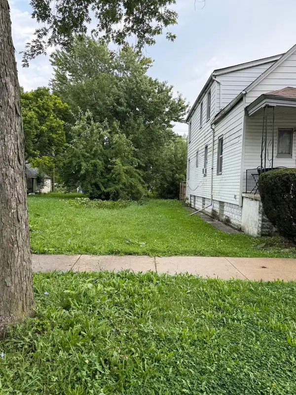 9205 S University Avenue, Chicago, IL 60619