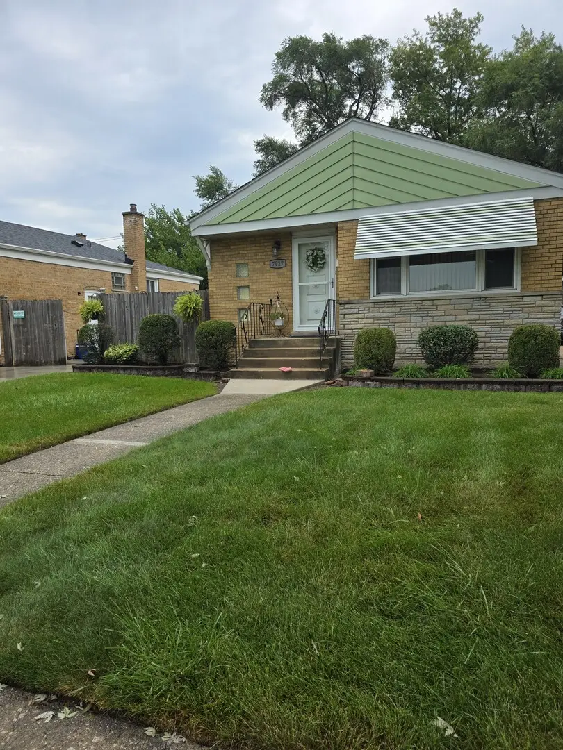 7917 S Tripp Avenue, Chicago, IL 60652 - #1