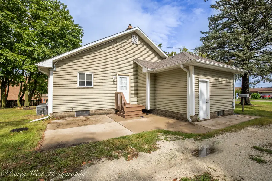 1321 Oakwood Avenue, Dekalb, IL 60115 - #3