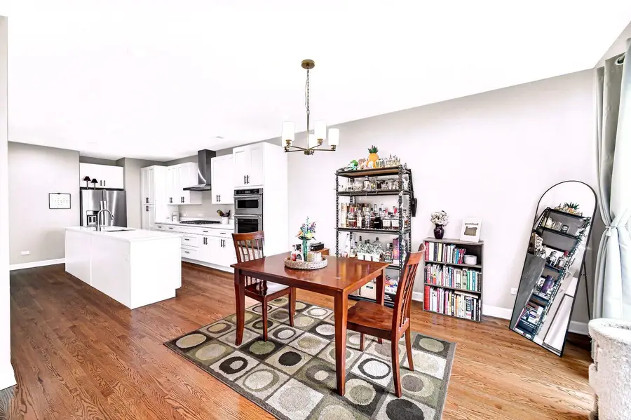 3541 S Prairie Avenue #4, Chicago, IL 60653 - #3