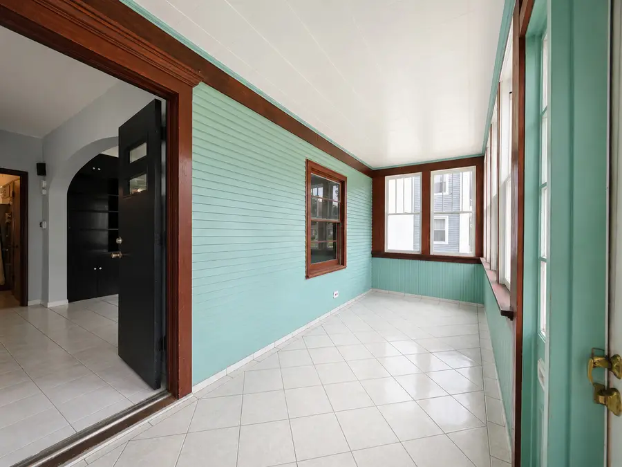 506 Barrett Street, Elgin, IL 60120 - #2