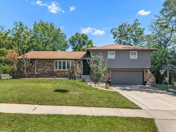 4105 Rolling Hills Drive, Bettendorf, IA 52722