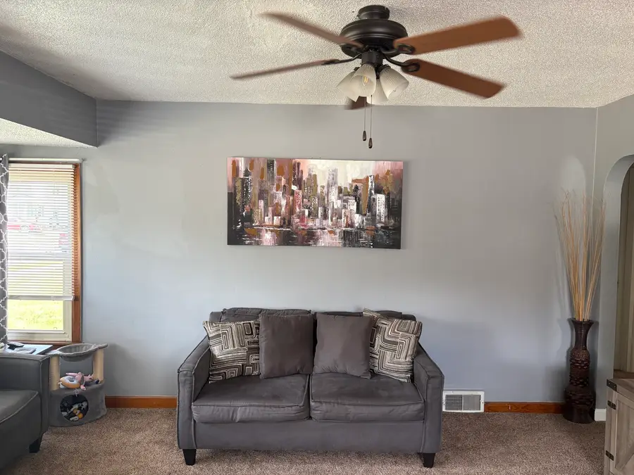 915 N 10th Street, Rochelle, IL 61068 - #3