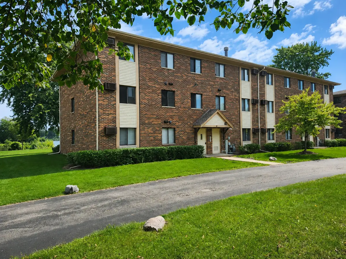 4 Parkside Court #3, Vernon Hills, IL 60061 - #1