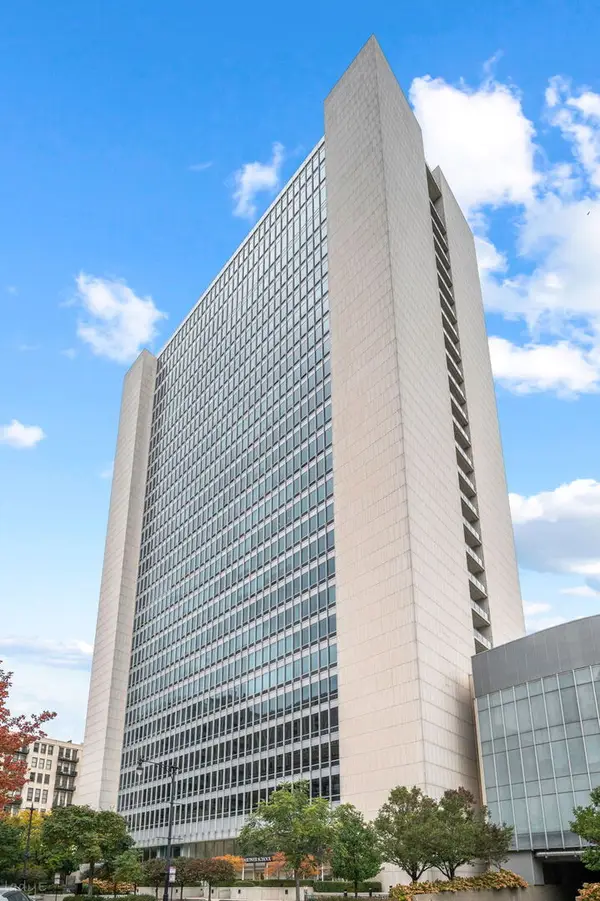 500 W Superior Street #1902, Chicago, IL 60654