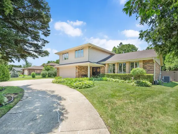 8201 Crestview Drive, Willow Springs, IL 60480