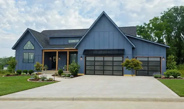 1916 Zara, Clinton, IA 52732