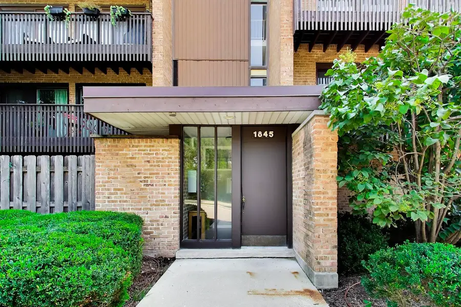 1845 Tanglewood Drive #3D, Glenview, IL 60025 - #2