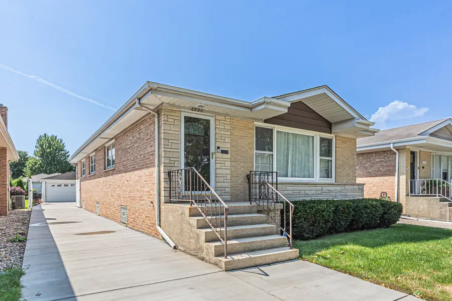 6820 N Sauganash Avenue, Chicago, IL 60646 - #2