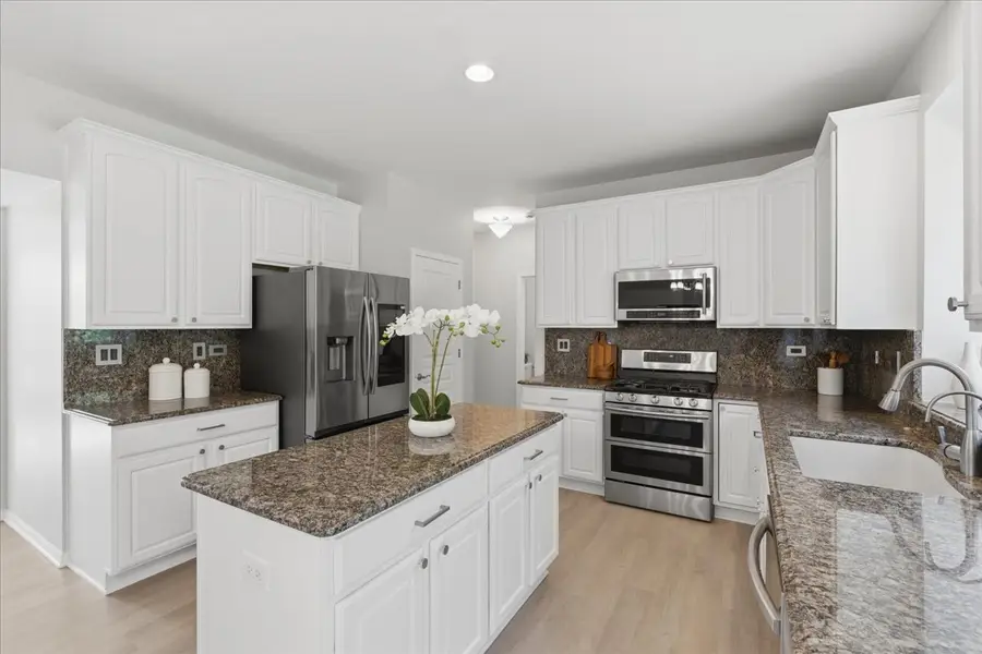 4 Sagebrush Court, Streamwood, IL 60107 - #2